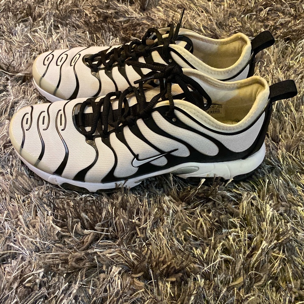 Nike women’s Air Max Plus